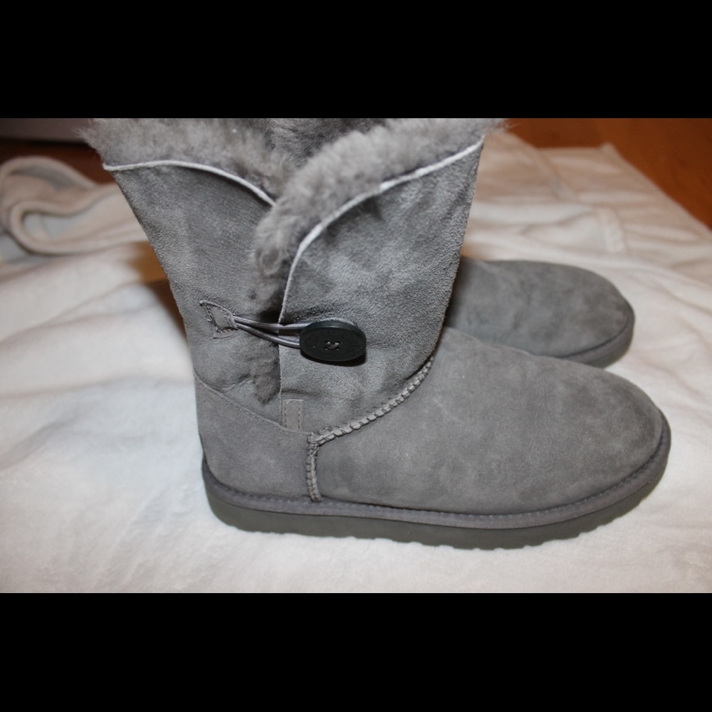 Ugg Bailey Button - image 1
